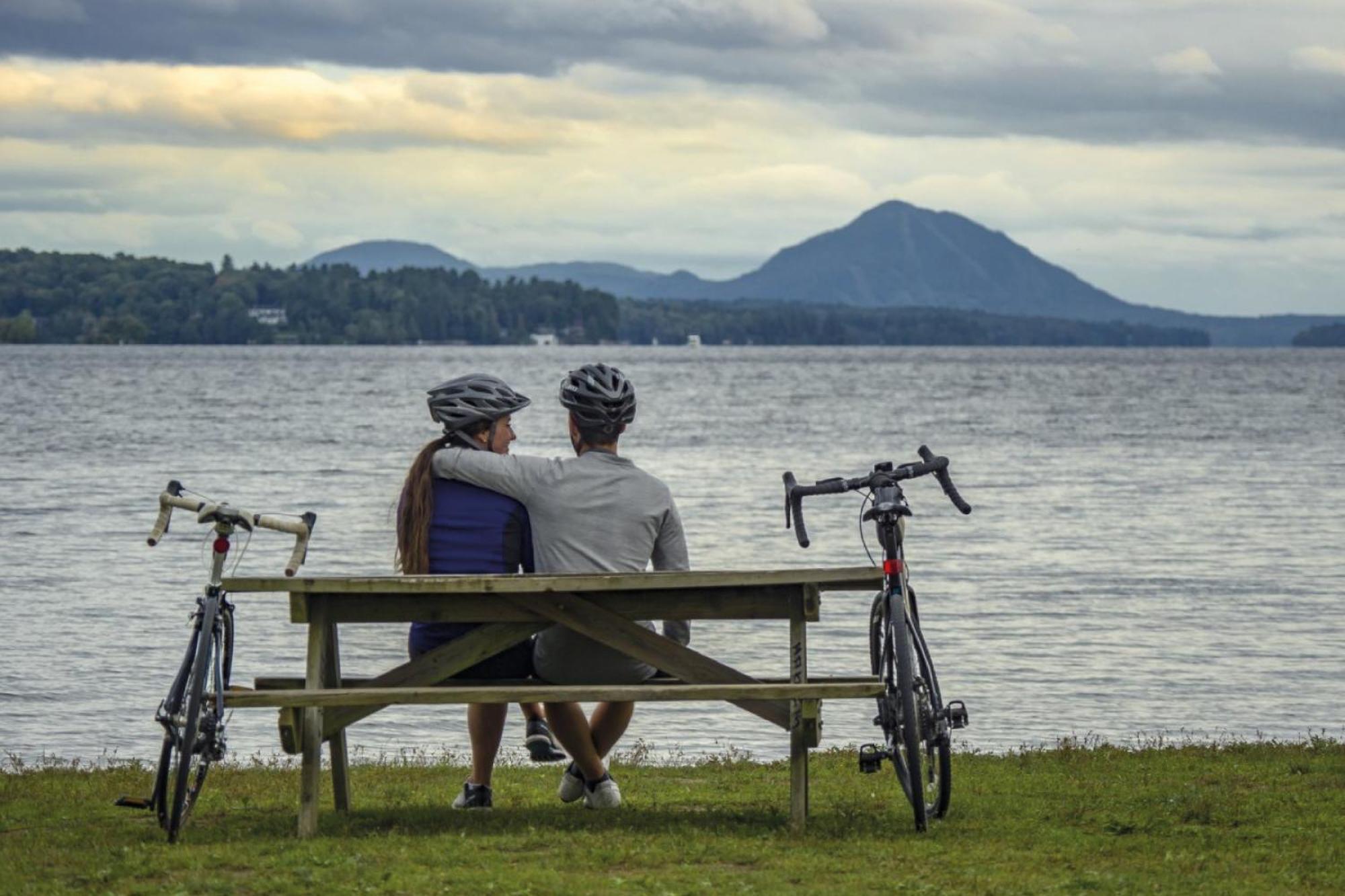 Location Au Sommet Du Lac Magog Luaran gambar