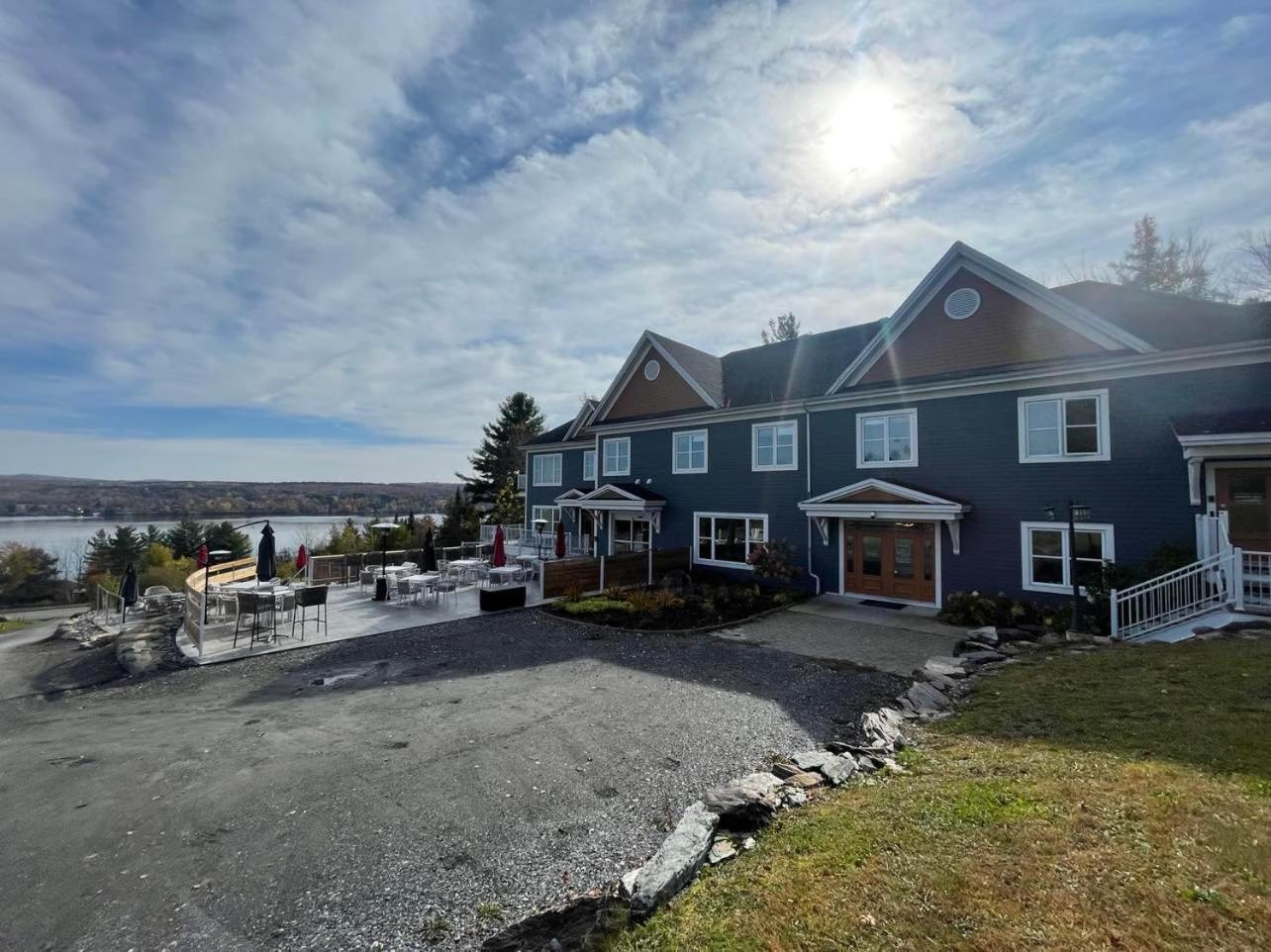 Location Au Sommet Du Lac Magog Luaran gambar