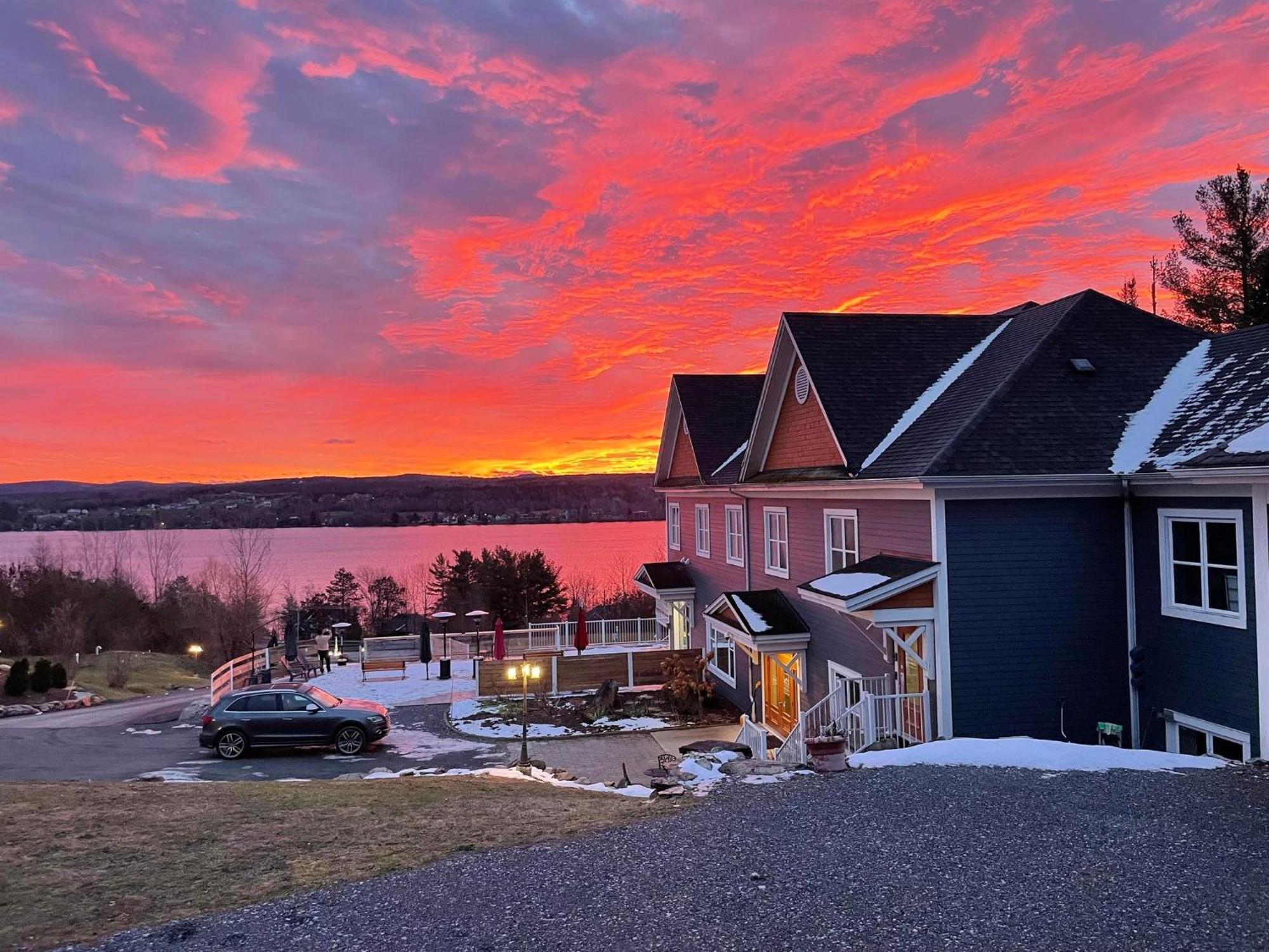 Location Au Sommet Du Lac Magog Luaran gambar