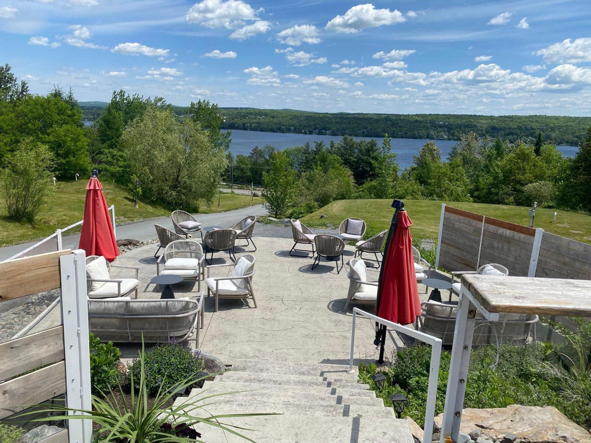 Location Au Sommet Du Lac Magog Luaran gambar