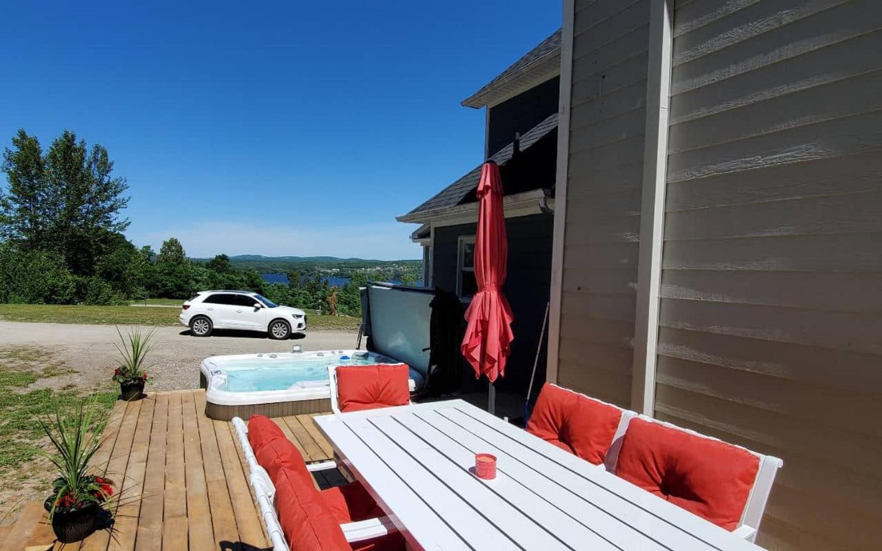 Location Au Sommet Du Lac Magog Luaran gambar